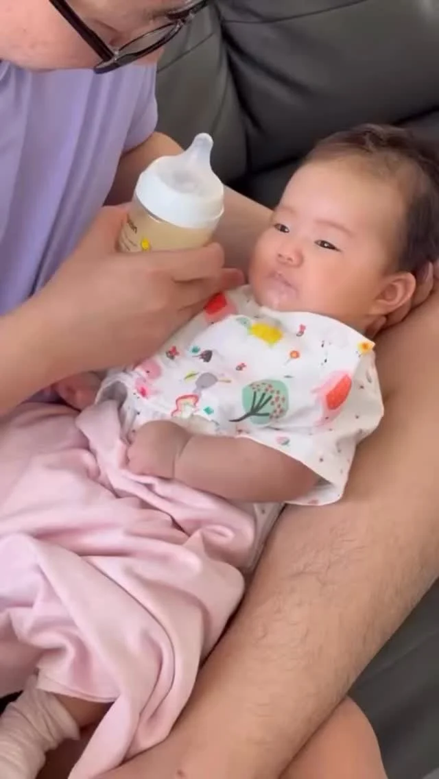 We’re all in this together~ 

One way Mama @oshiiiyukii lets her village bond with baby Kayley is by letting them feed using our SofTouch™ Nursing Bottles 🍼

With a bottle nipple that lets baby suckle naturally, it doesn’t just minimises nipples confusion; it ensures proper oral development with every feed ❤️

Let us know in the comments how many bottles you have for your village! ✨
