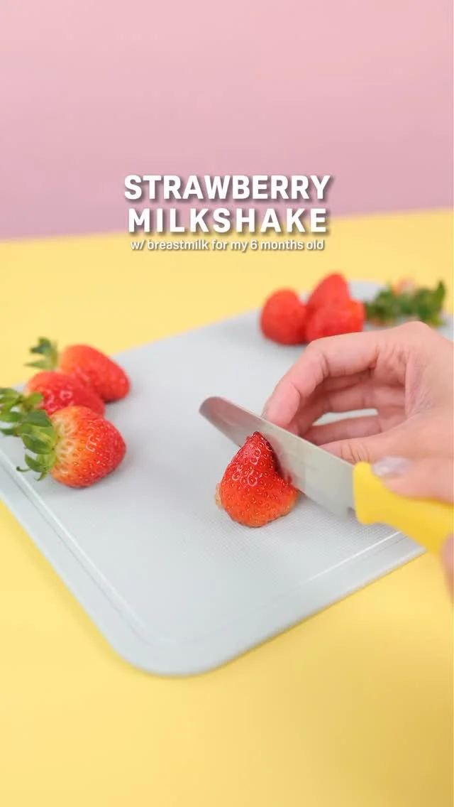 POV: Your 6-month-old eating better than you… 

A little strawberry magic + breastmilk = a fun baby weaning smoothie! 💖 

Would you guys try this recipe? 🍓🍼

#pigeonsingapore #PigeonStarTouch #BabyLedWeaning #babyrecipe #weaningessentials