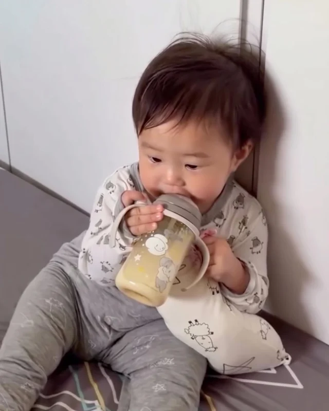 Mama @cforcoffeee has been using Pigeon SofTouch™ Nursing Bottles and other essentials since the beginning so the smooth transition from nursing to weaning with SofTouch™ weaning tools was a no-brainer 🫶 Baby Giselle is using her BYOB Howapipi 240ml Bottle with a SofTouch™ Drinking Straw (12m+)! 

With over 70 years of research on babies feeding,
❤️ Researched and designed for babies 12 months and up: At this age, your baby is ready to increase their water intake.
❤️ Flat Tip and X-Cut: Trains baby’s oral motor skills to suck from a drinking straw just like adults.
❤️ Gravity Ball Straw: Allows for multi-angled drinking for your active baby

Tag us when you share about your baby to be featured on our page 😉

#pigeonsingapore #PigeonStarTouch #babyweaning #babyessentials #babydrinking